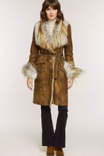 Load image into Gallery viewer, Georgia Distressed Lambskin Leather Coat with Coyote Fur Trim